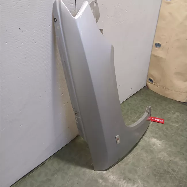 Parafango anteriore destro