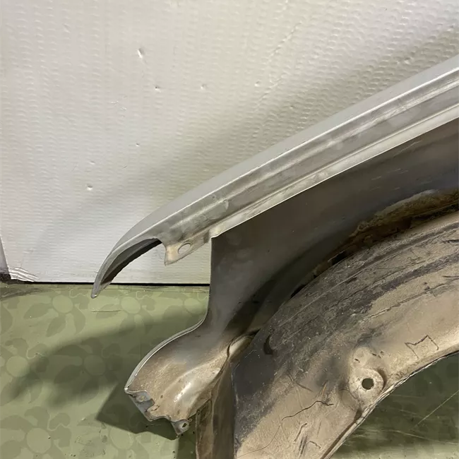 Parafango anteriore destro