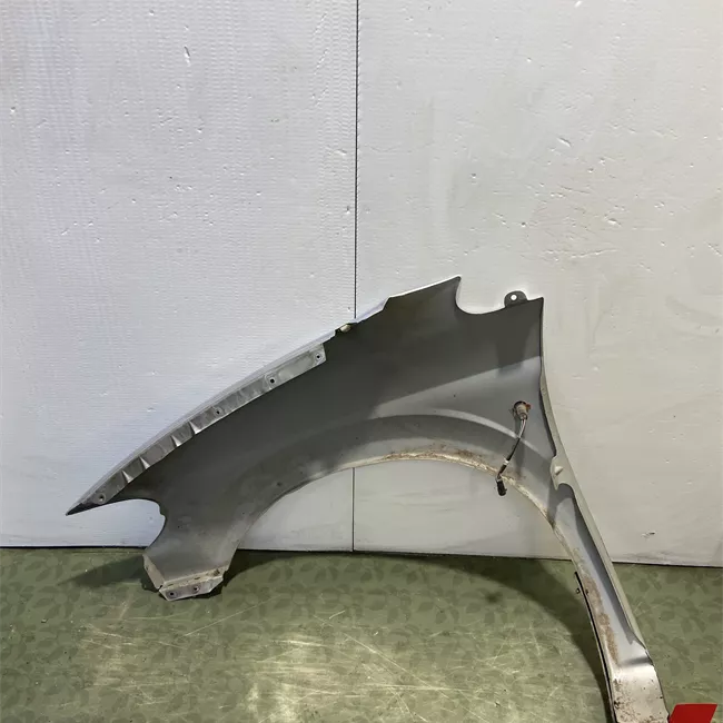 Parafango anteriore destro