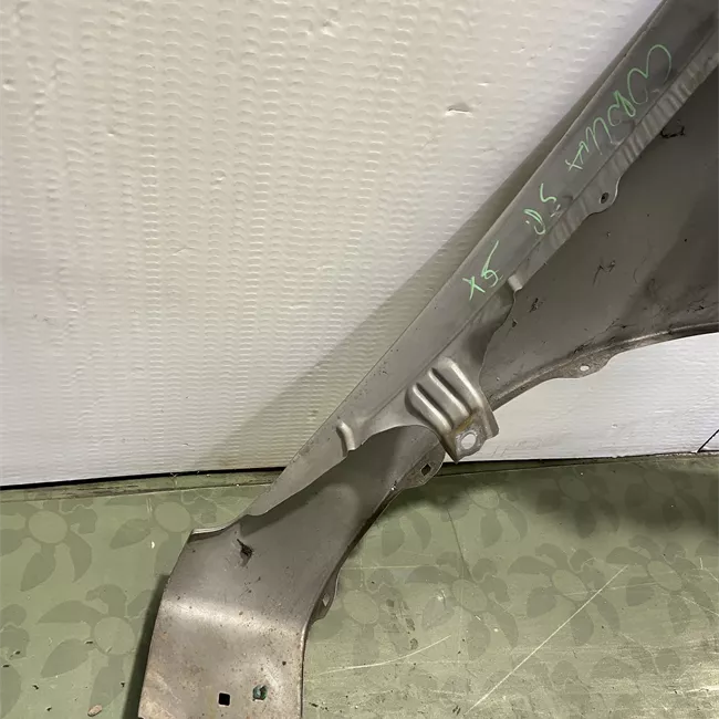 Parafango anteriore sinistro