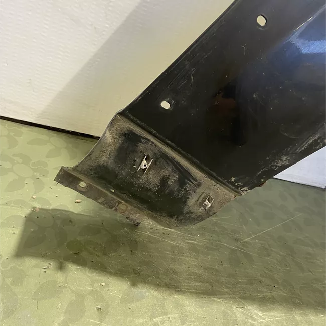 Parafango anteriore destro con guarnizione