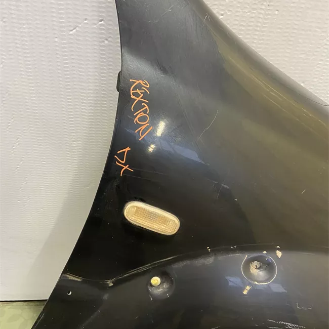 Parafango anteriore destro con guarnizione