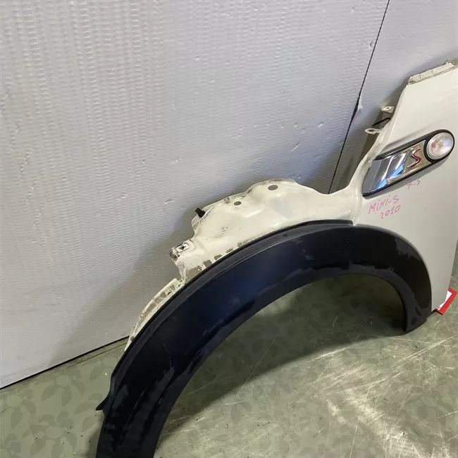 Parafango anteriore sinistro