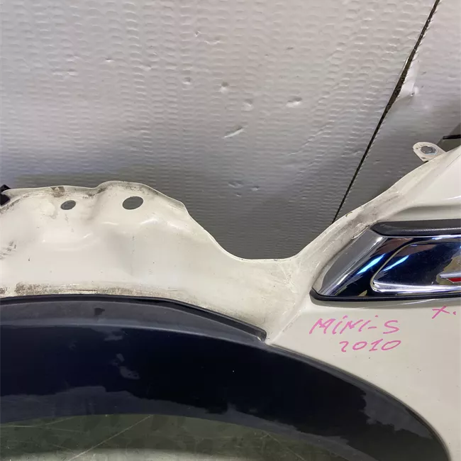 Parafango anteriore sinistro