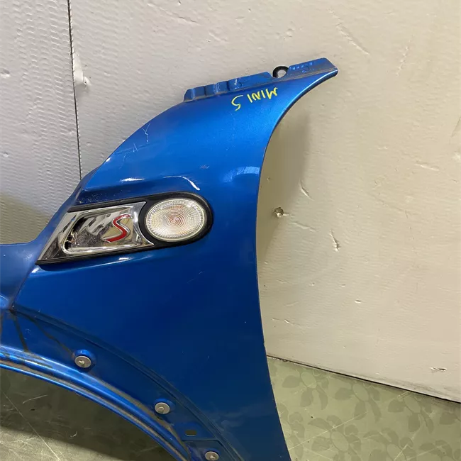 Parafango anteriore sinistro