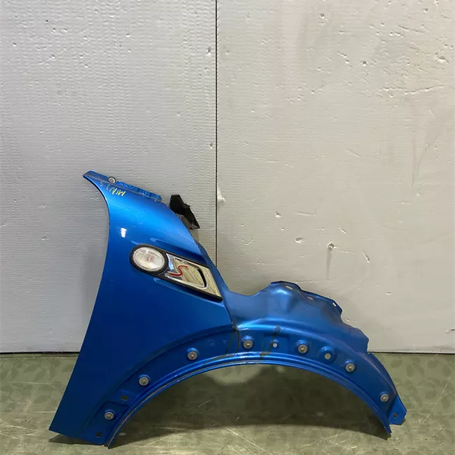 Parafango anteriore destro