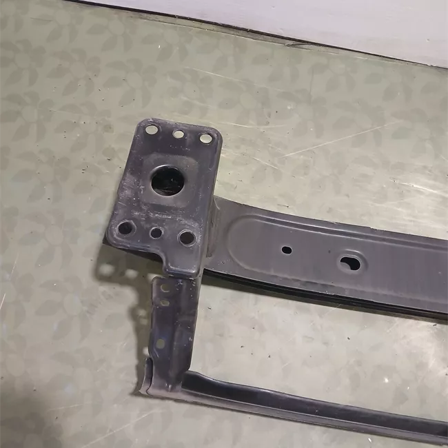 Traversa paraurti anteriore