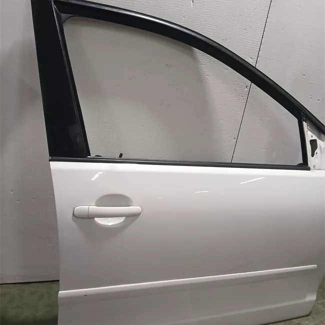 Porta anteriore destra