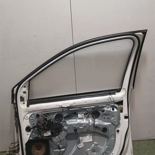 Porta anteriore destra