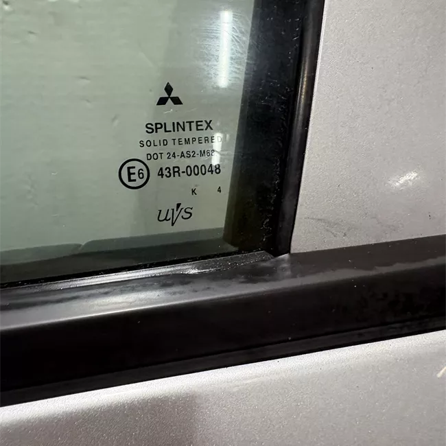 Porta anteriore sinistra