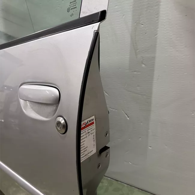 Porta anteriore sinistra