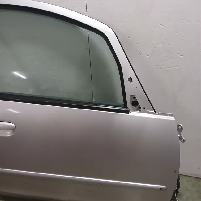 Porta anteriore destra