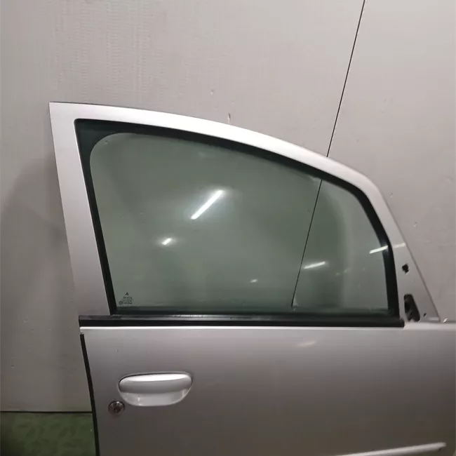 Porta anteriore destra