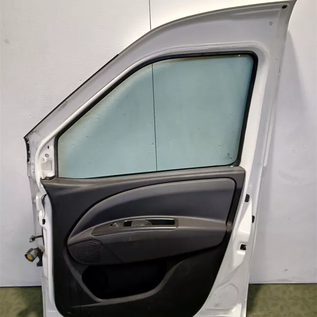 Porta anteriore destra