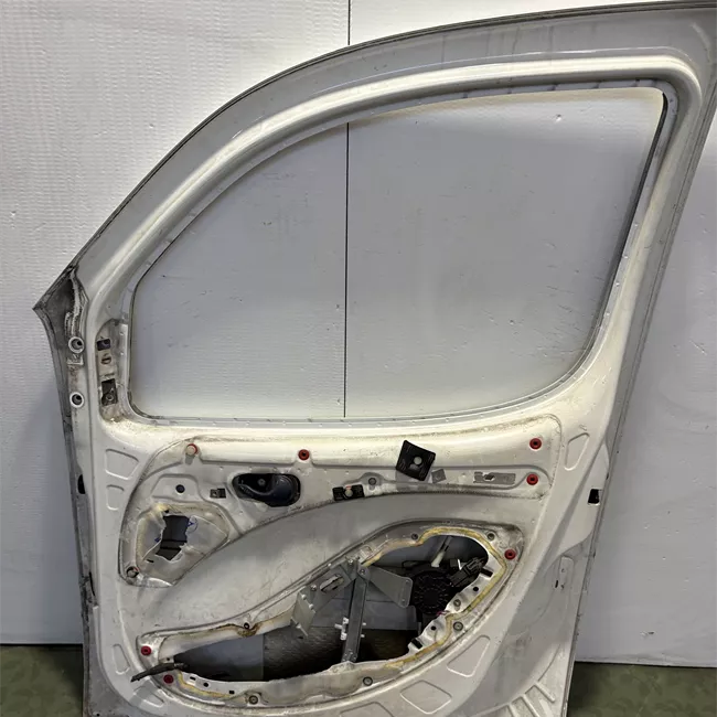 Porta anteriore destra