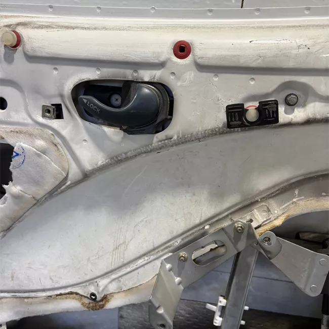 Porta anteriore destra