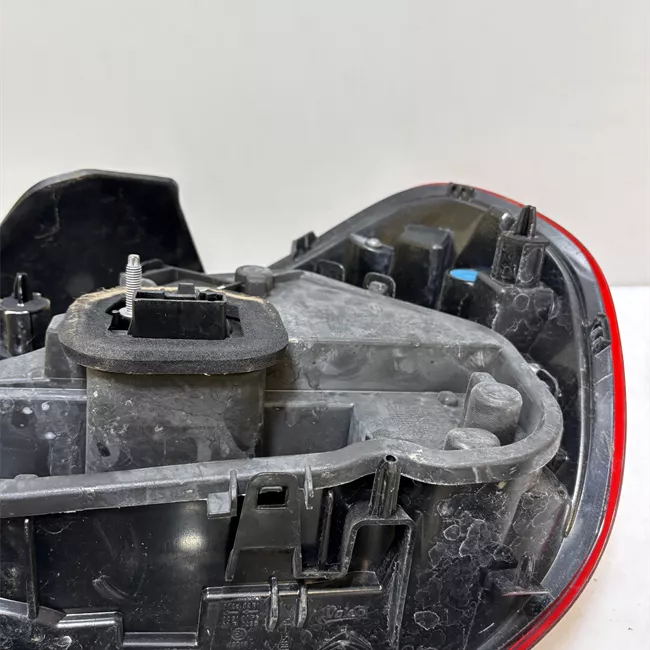 Fanale posteriore sinistro con 1 retromarcia