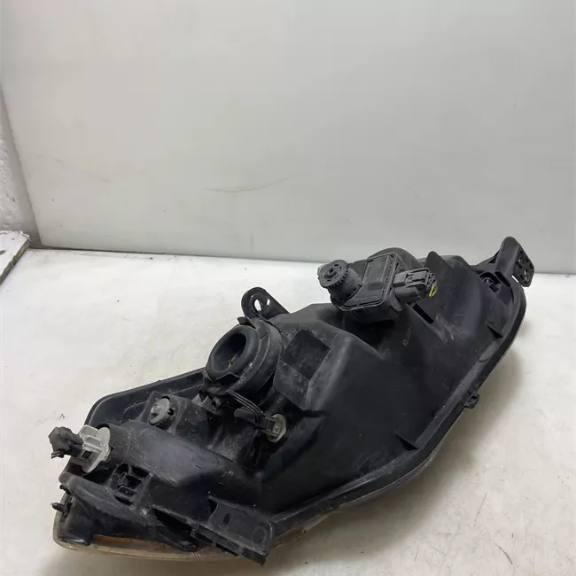 Proiettore sinistro 03<