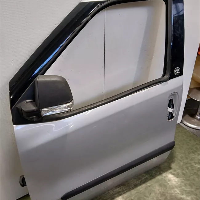 Porta anteriore sinistra