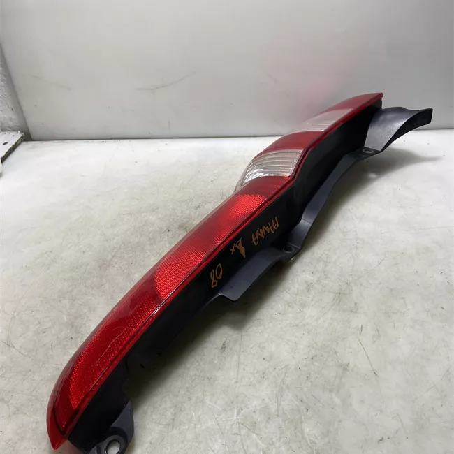 Fanale posteriore destro 11/04<