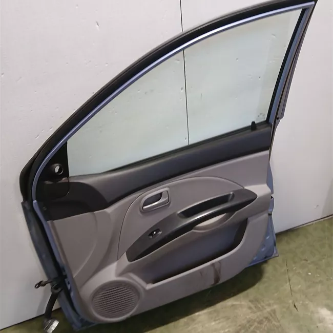 Porta anteriore destra