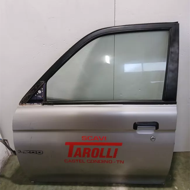 Porta anteriore sinistra con retrovisori esterna elettrica