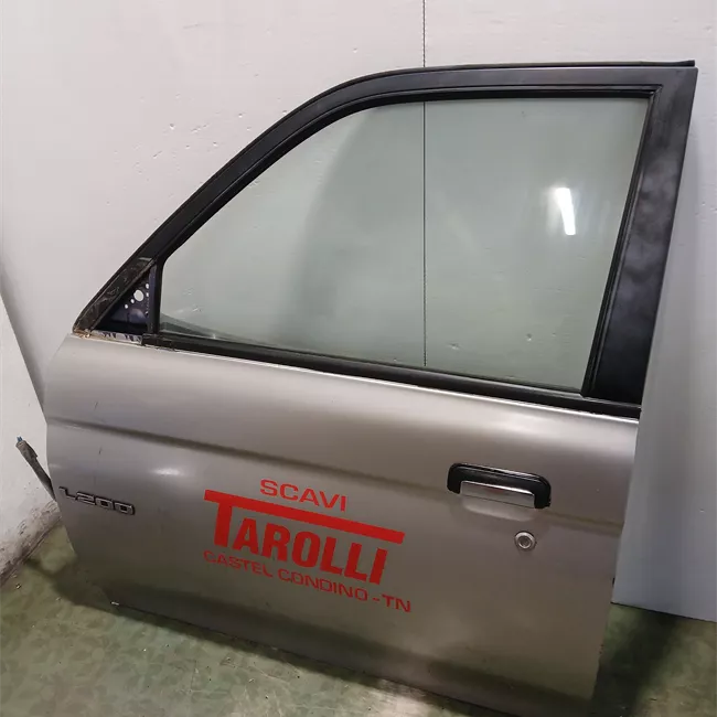 Porta anteriore sinistra con retrovisori esterna elettrica