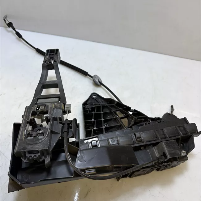 Serratura porta anteriore destra con sistema chiusura centrale