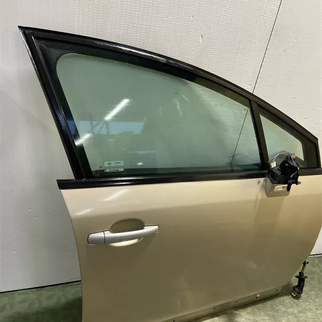 Porta anteriore destra