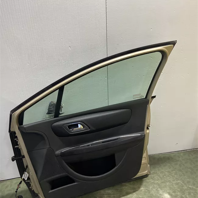 Porta anteriore destra