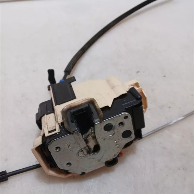 Serratura porta anteriore sinistra