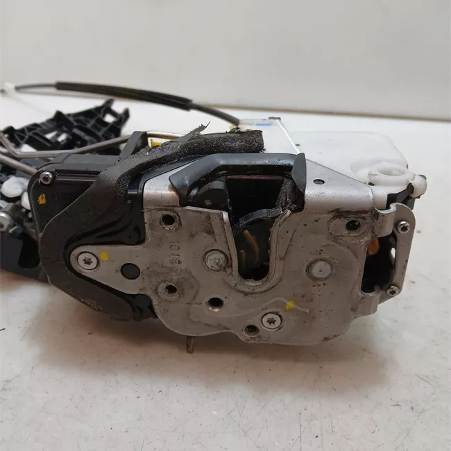 Serratura porta anteriore sinistra