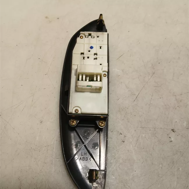 Interruttore alzacristalli porta anteriore sinistro