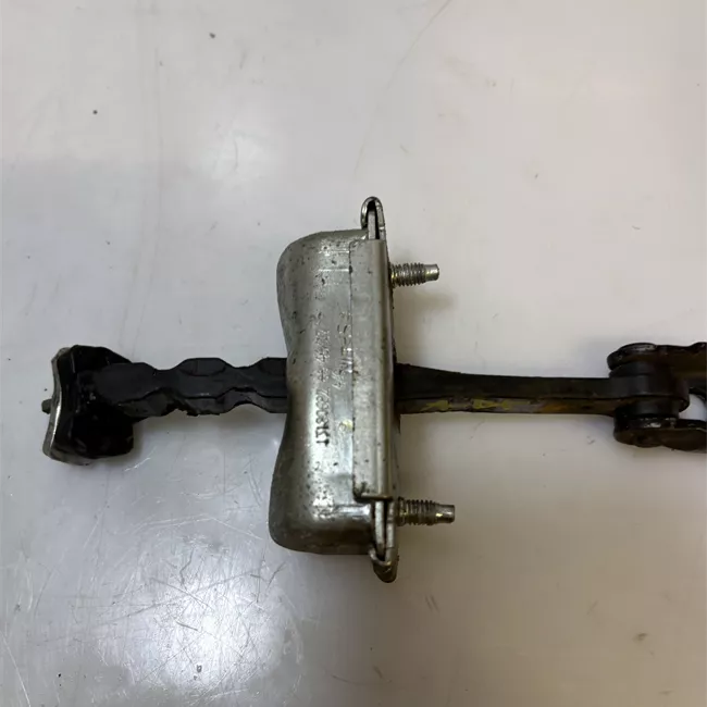 Fermo porta anteriore destro