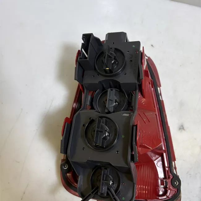 Fanale posteriore destro con indicatiore direzione bianco