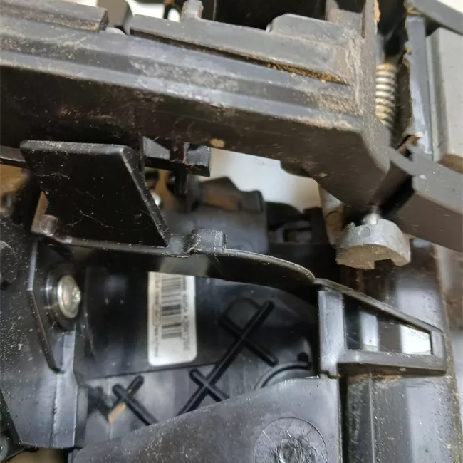 Serratura porta posteriore destra con sistema chiusura centrale