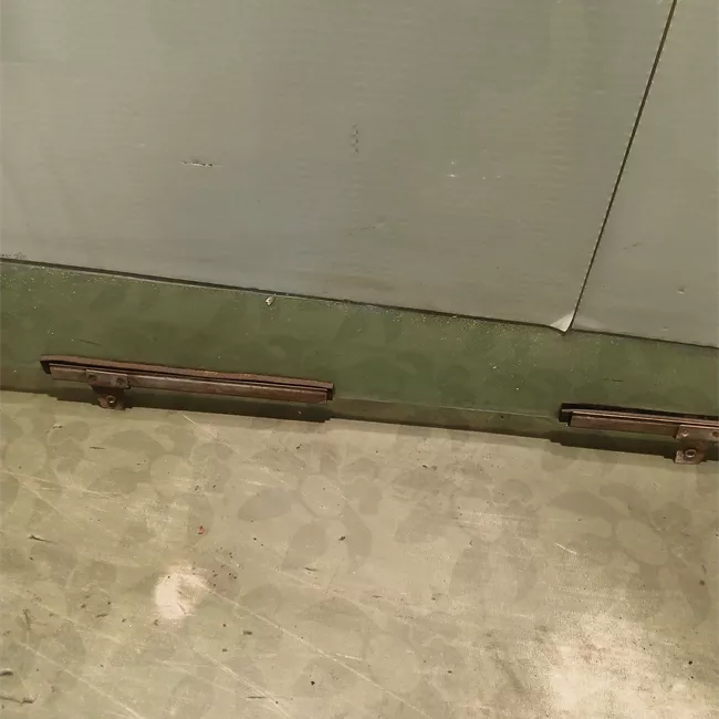 Scendente porta anteriore destro verde