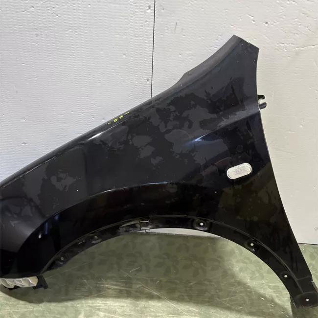 Parafango anteriore sinistro