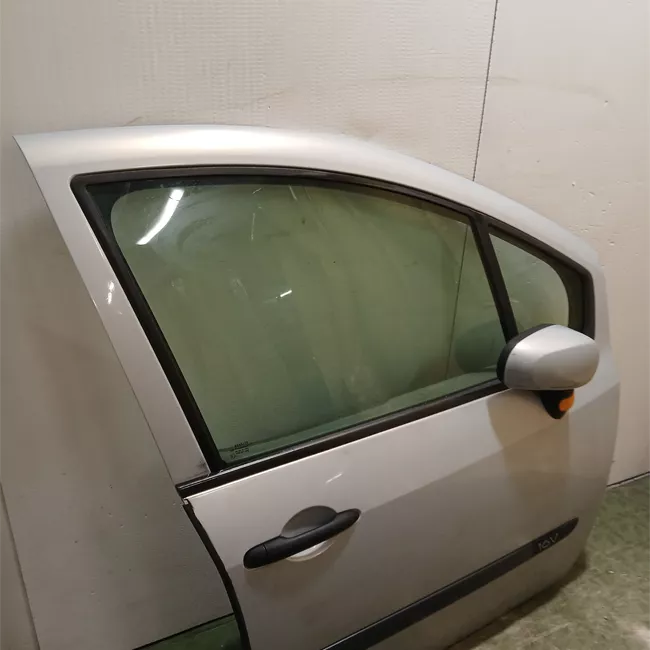 Porta anteriore destra