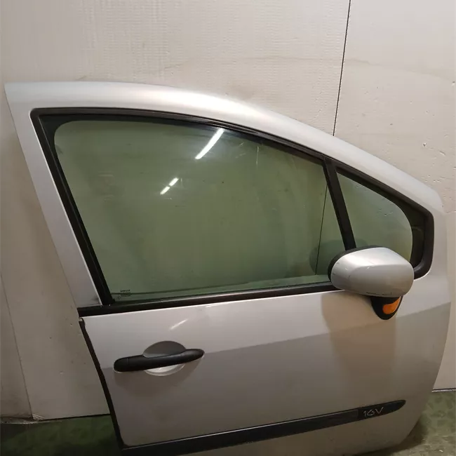 Porta anteriore destra