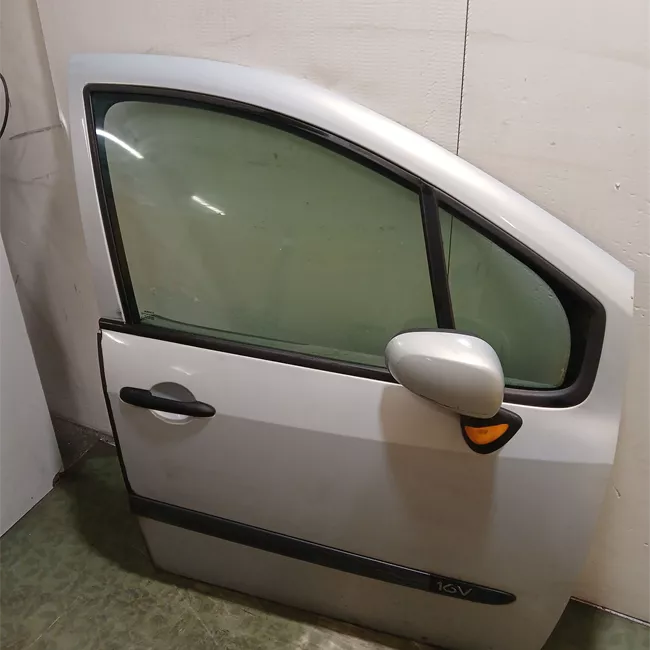 Porta anteriore destra