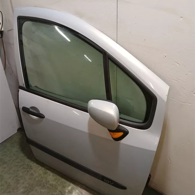 Porta anteriore destra