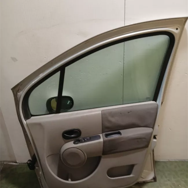 Porta anteriore destra