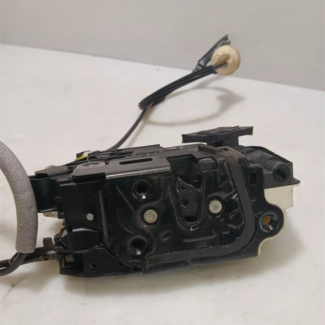 Serratura porta anteriore destra