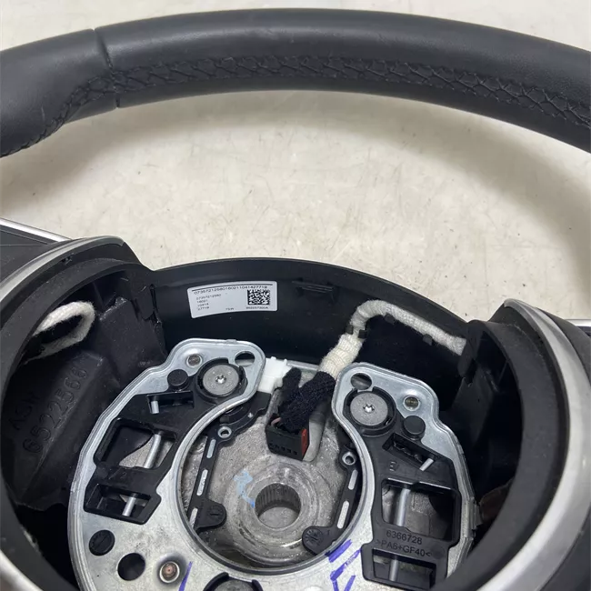 Volante Pelle con comandi radio/telefono