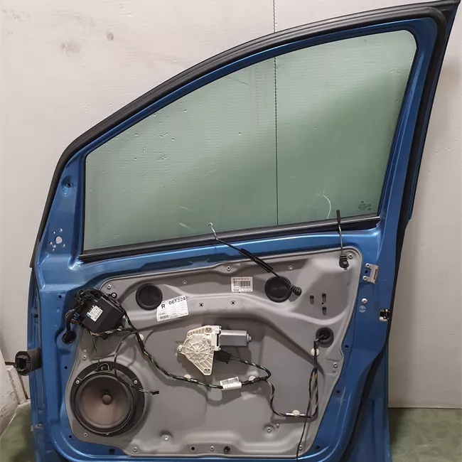 Porta anteriore destra