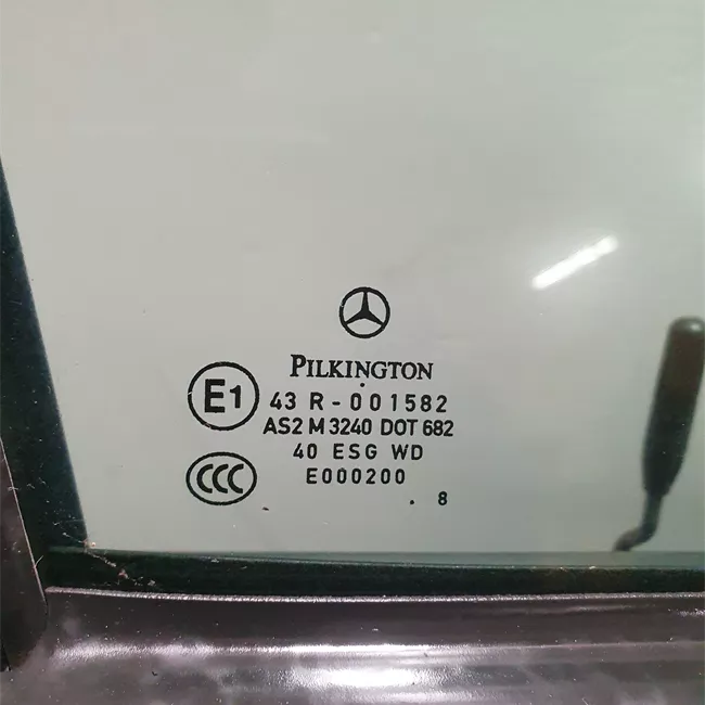 Porta anteriore destra