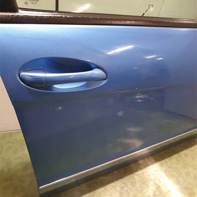 Porta anteriore destra