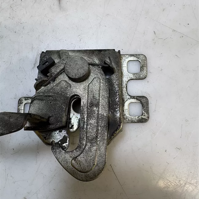 Serratura cofano anteriore