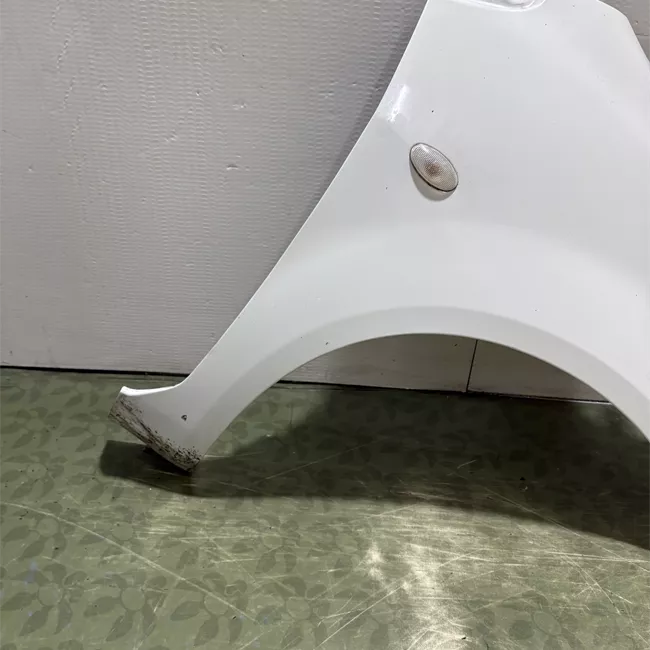 Parafango anteriore destro